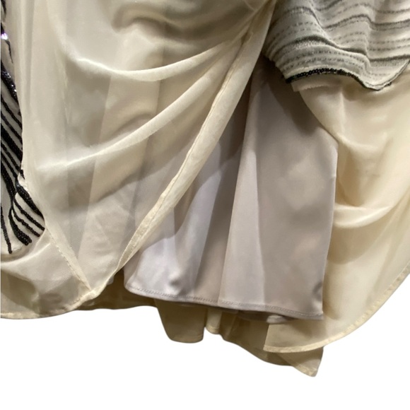 R&M Richards Short Sleeve Sweetheart Neck Embellished Sequin Panel Godet Dress - Picture 14 of 15